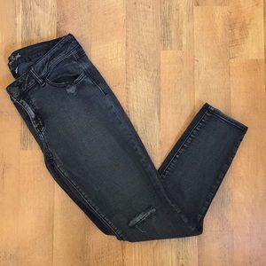 American Eagle Distressed Jegging - Size 14
